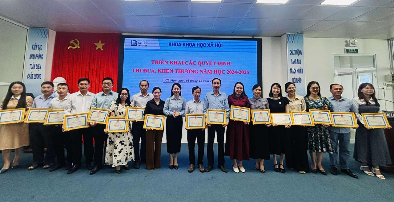 KHOA KHOA HỌC XÃ HỘI TRIỂN KHAI CÁC QUYẾT ĐỊNH THI ĐUA, KHEN THƯỞNG NĂM HỌC 2024-2025 